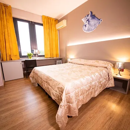 Hotel Italia-3